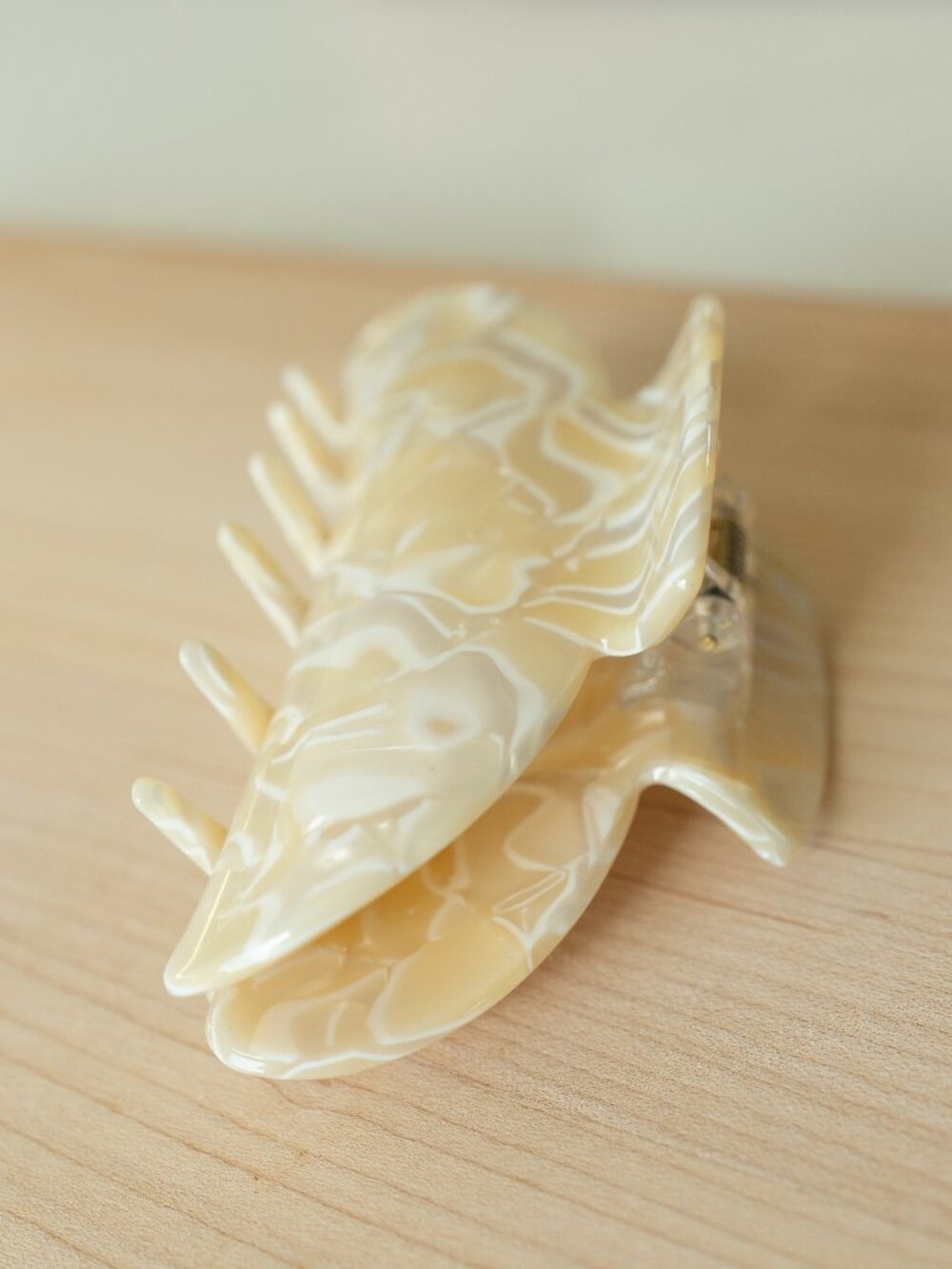 π 2/$20 Cream Acrylic Hair Claw - Picture 7 of 8